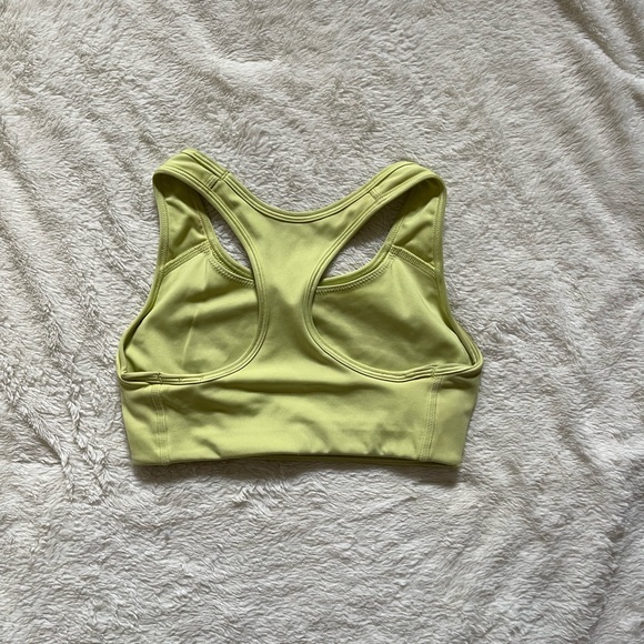 nike sports bra - Picture 2 of 3
